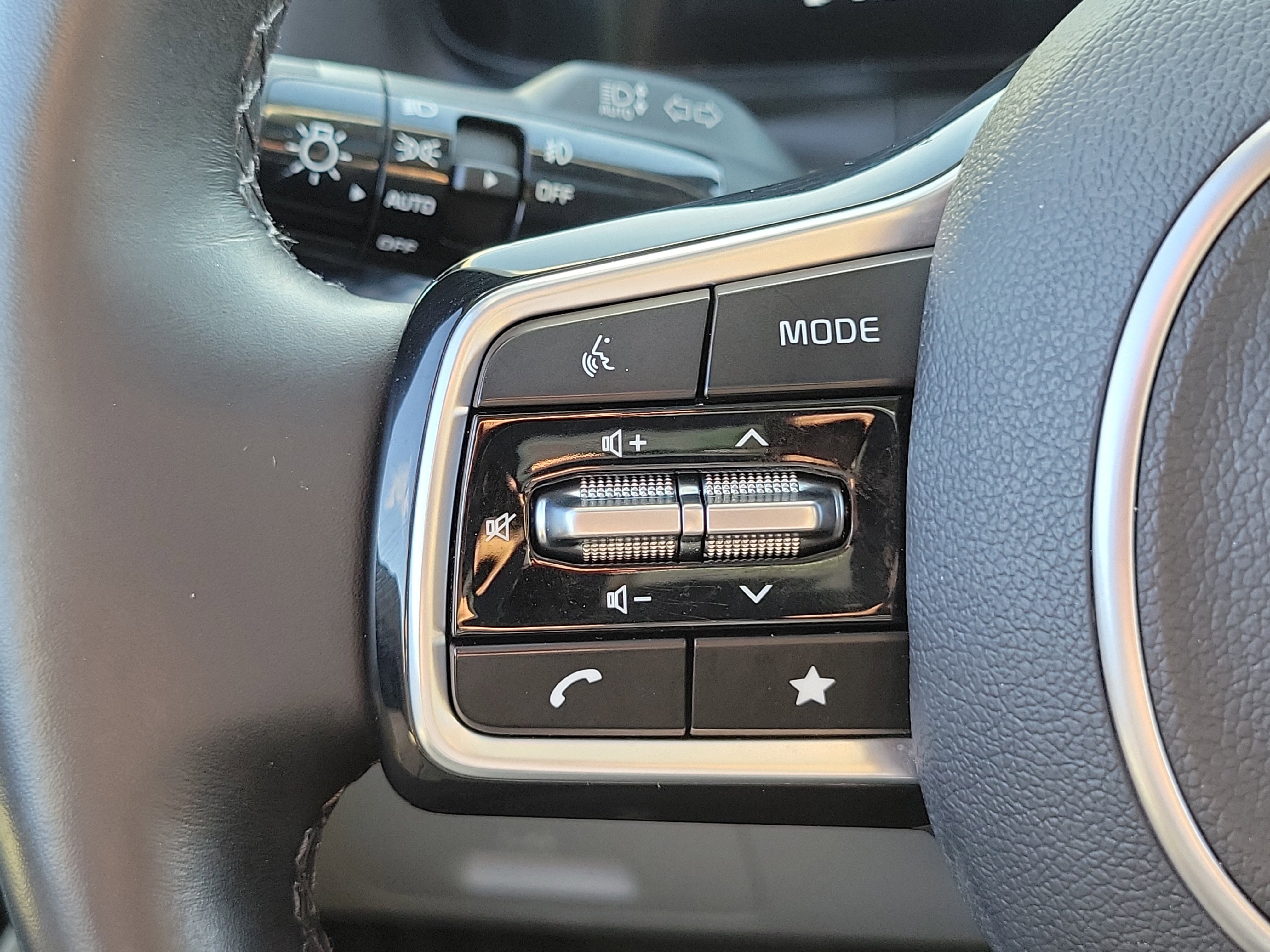 Used 2023 Kia Carnival SX Prestige image 27