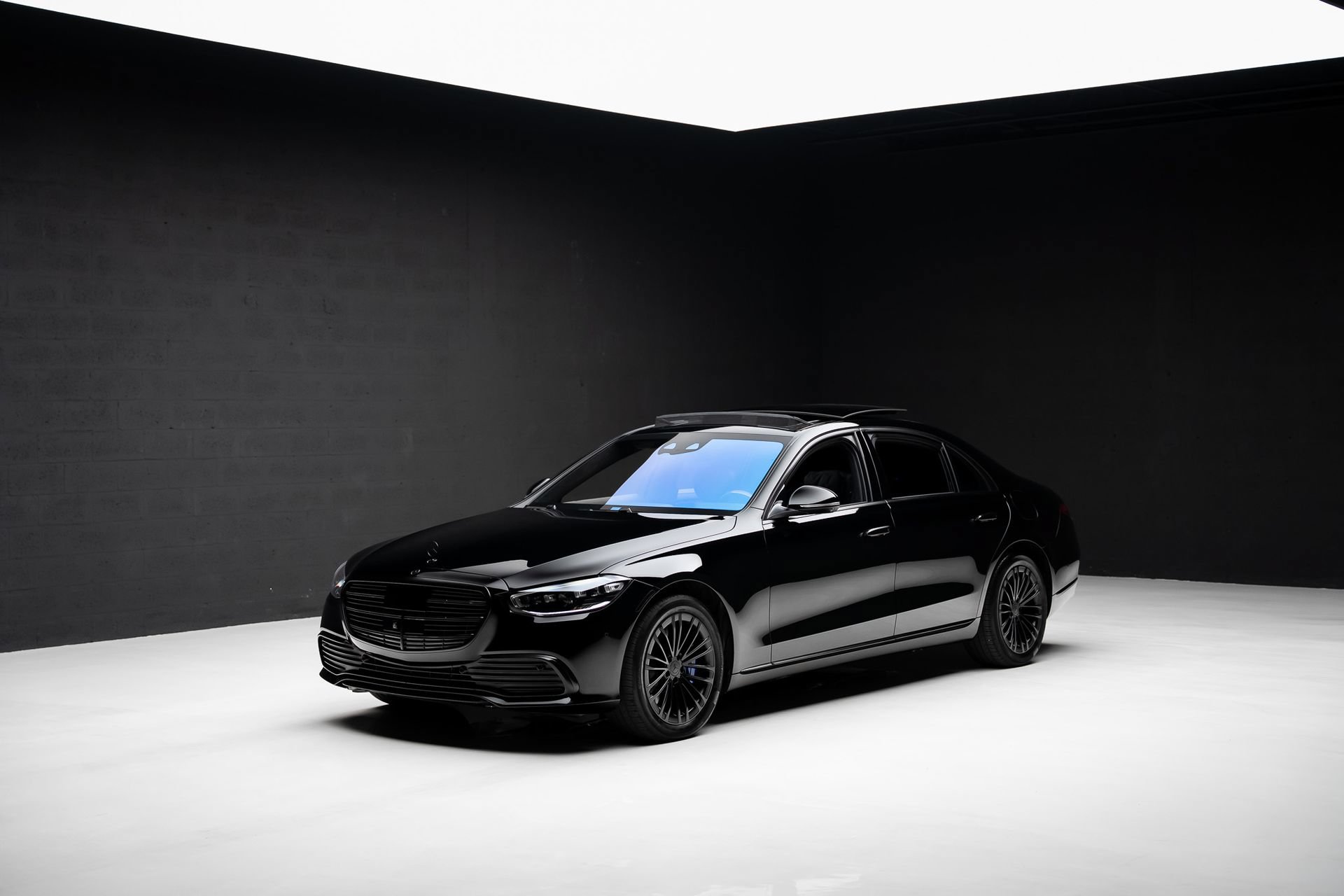 Used 2024 Mercedes-Benz S 580e 4MATIC Sedan w/ Warmth & Comfort Package image 4
