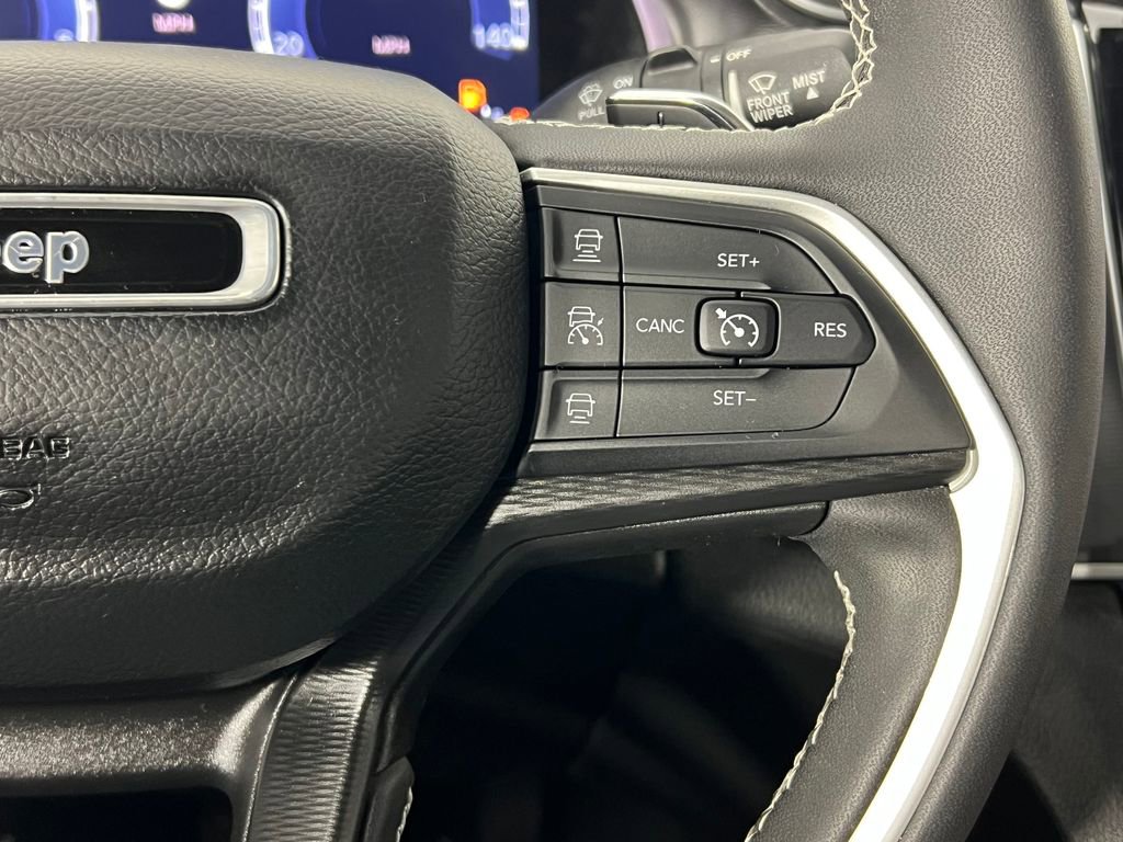 Used 2023 Jeep Grand Cherokee L Laredo image 28