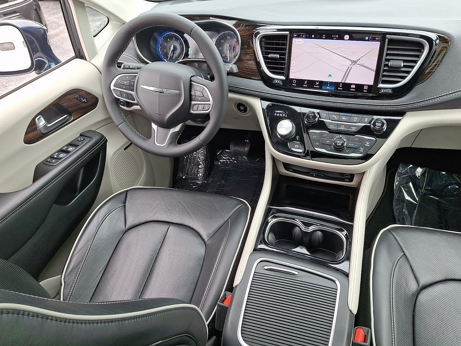 Used 2022 Chrysler Pacifica Limited w/ Uconnect Theater Family Group AWD/4WD image 15