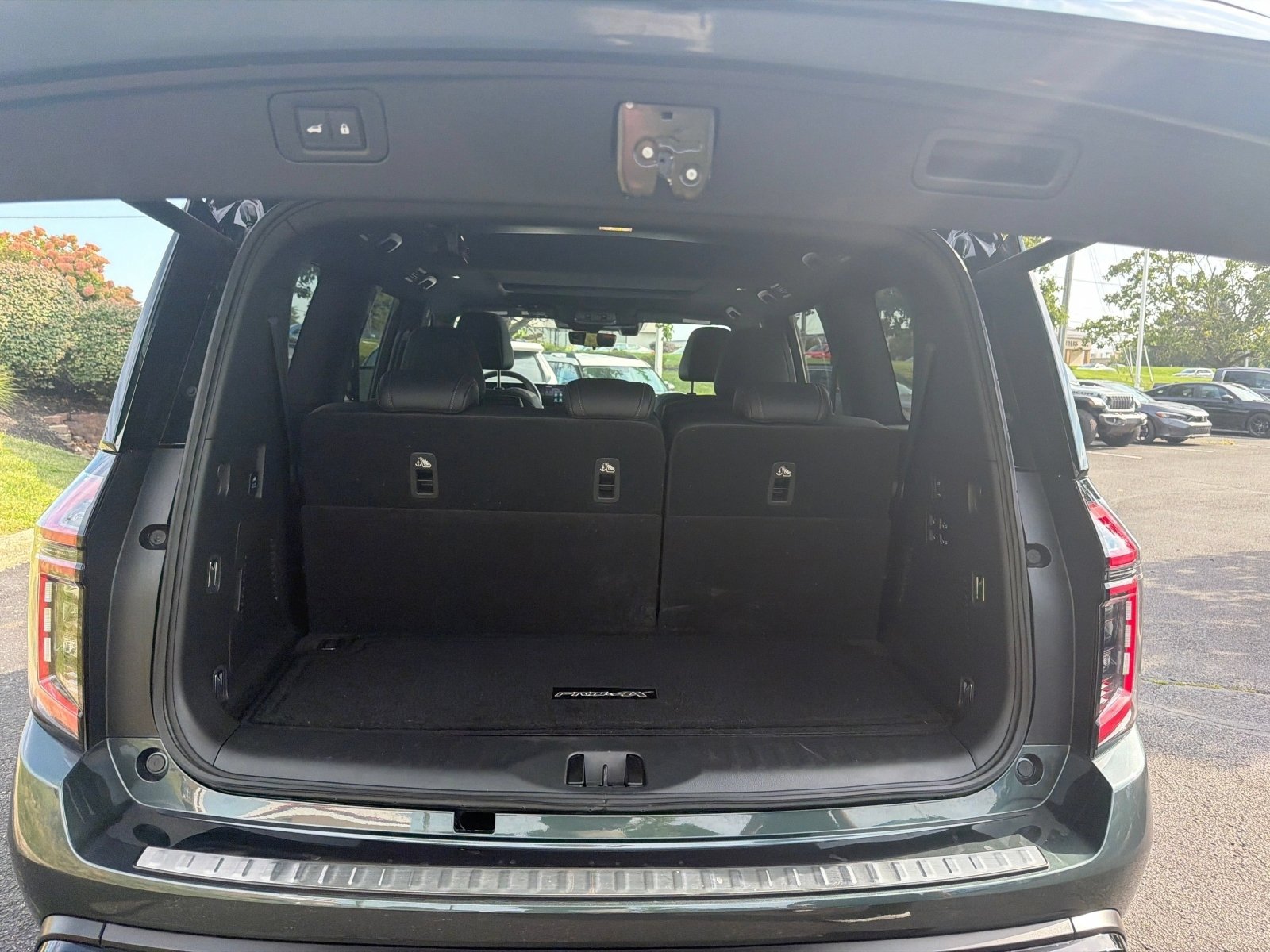 Used 2025 Nissan Armada PRO-4X w/ Pro-4X Premium Package AWD/4WD image 25
