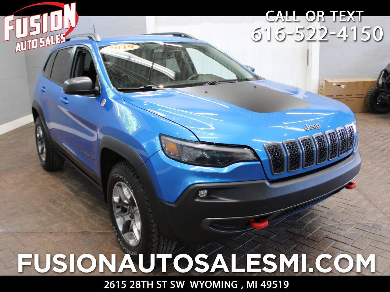 Used 2019 Jeep Cherokee Trailhawk w/ Cold Weather Group AWD/4WD image 1
