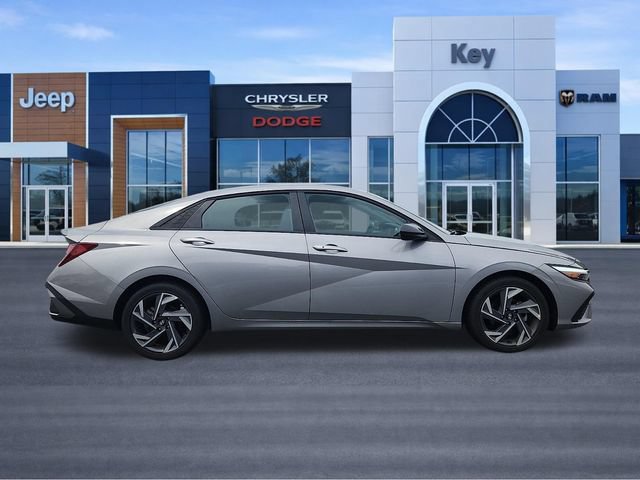Used 2025 Hyundai Elantra Sport w/ Cargo Package FWD image 2