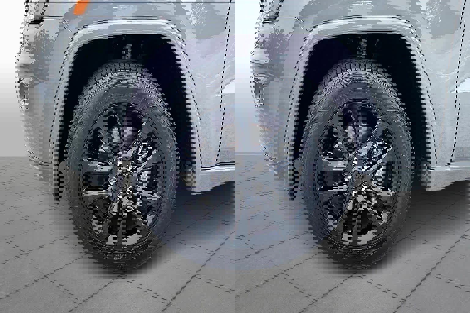 Used 2022 Jeep Grand Cherokee Laredo X image 11