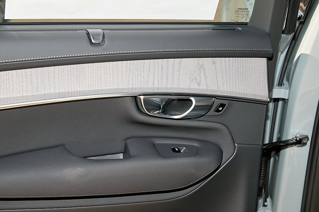 New 2026 Volvo XC90 B6 Ultra w/ Protection Package image 19