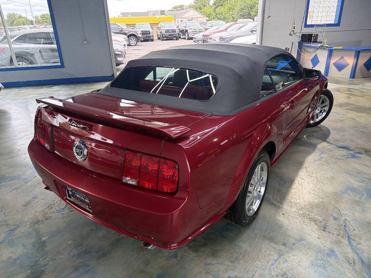 Used 2005 Ford Mustang GT Premium RWD image 2