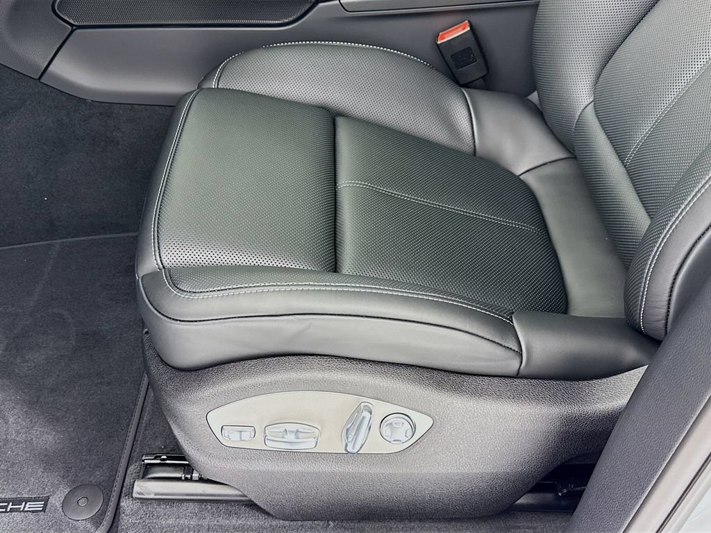 New 2026 Porsche Macan AWD/4WD image 12
