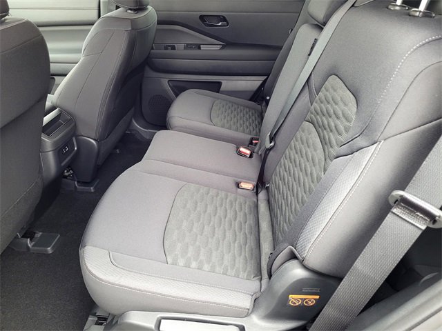 New 2025 Nissan Pathfinder S image 8