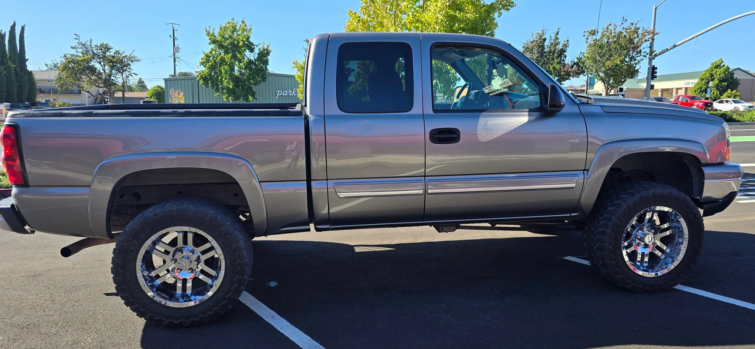 Used 2006 Chevrolet Silverado 1500 LT w/ Light Duty Power Package AWD/4WD image 6