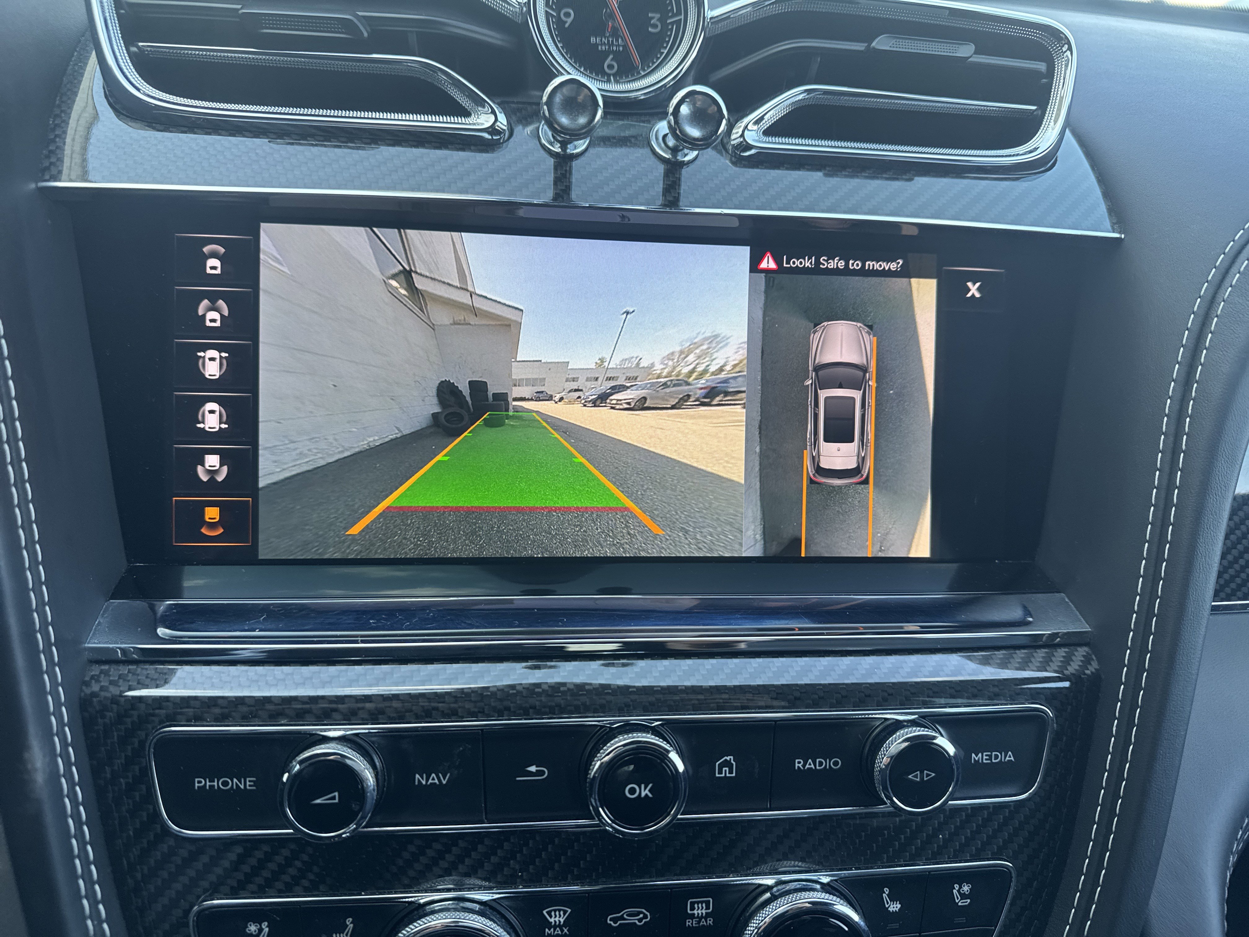 Used 2021 Bentley Bentayga image 23