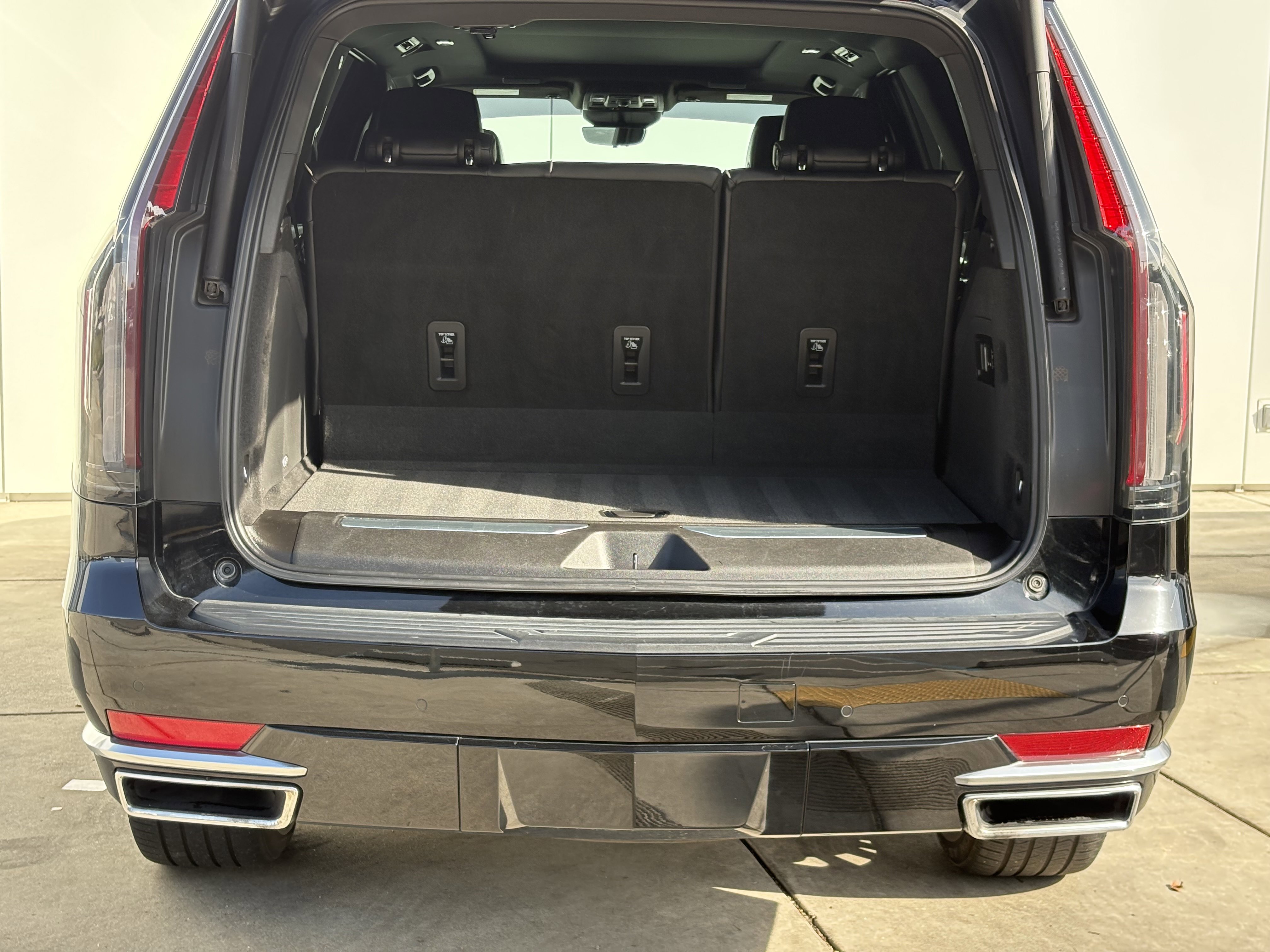 Used 2022 Cadillac Escalade Premium Luxury image 9