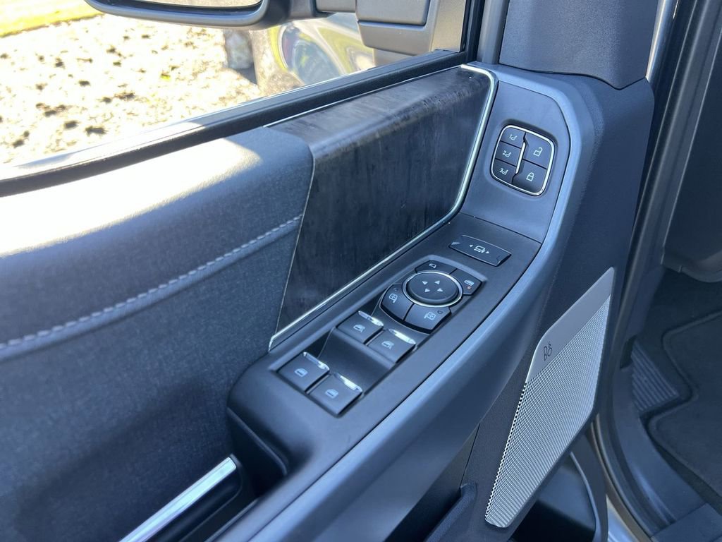 Used 2024 Ford F250 Lariat w/ Chrome Package image 16