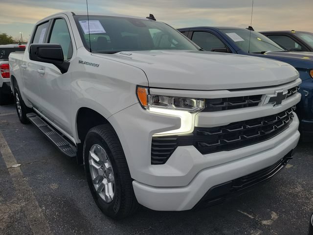 Used 2025 Chevrolet Silverado 1500 RST RWD image 2