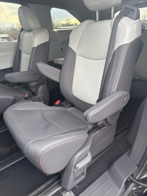 Used 2021 Toyota Sienna AWD image 30