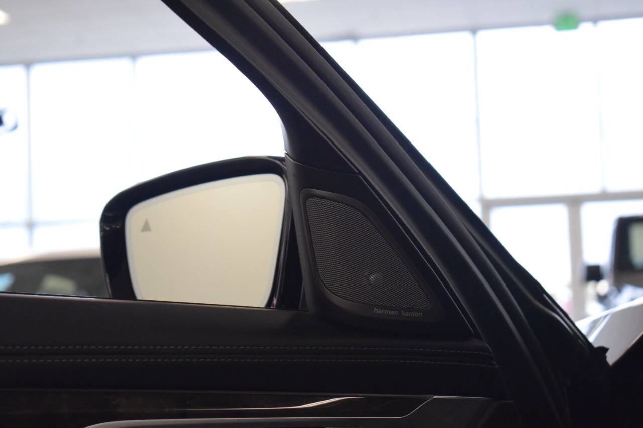 Used 2018 BMW 750i image 33