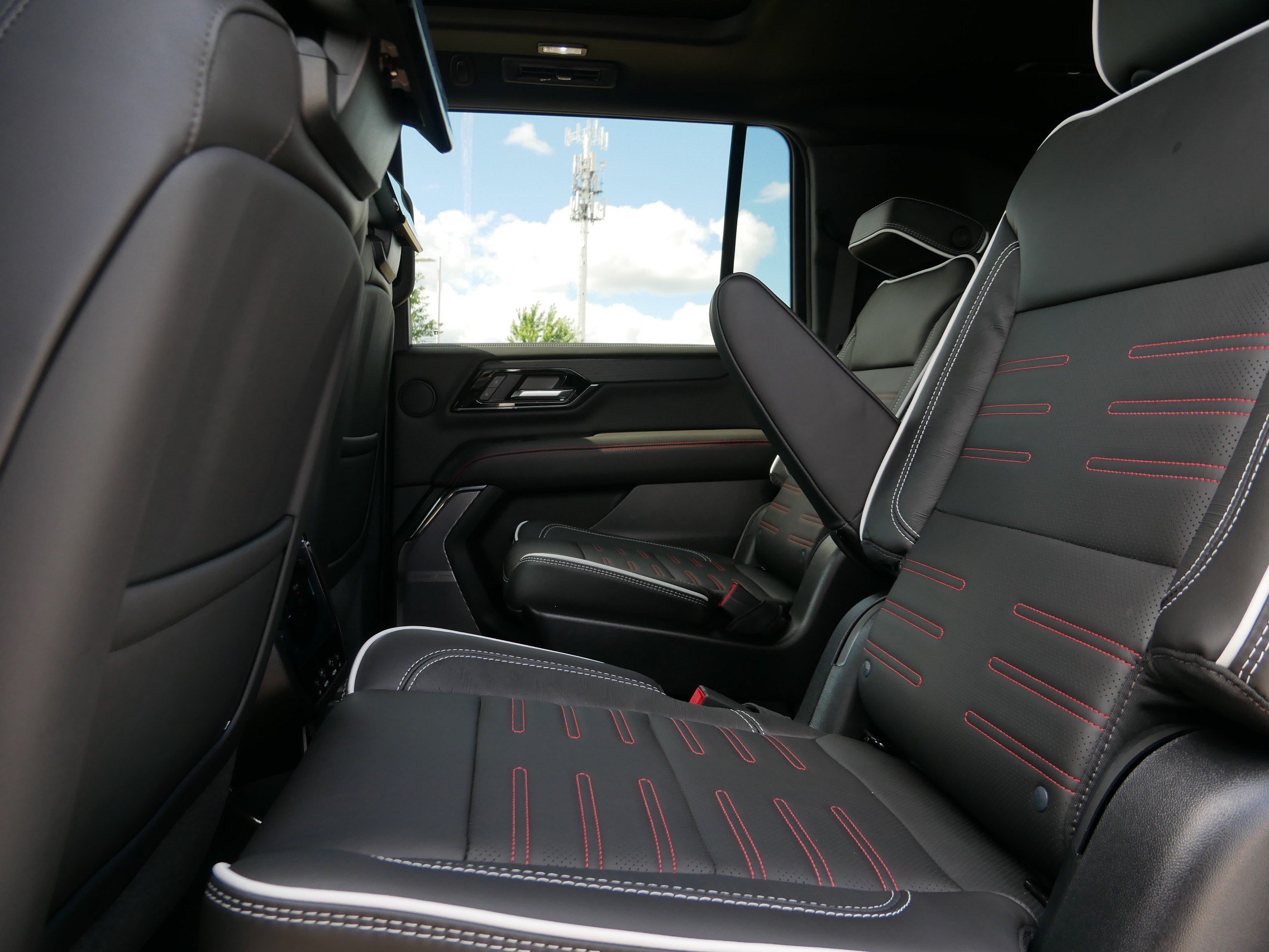 New 2026 GMC Yukon XL AT4 Ultimate AWD/4WD image 5