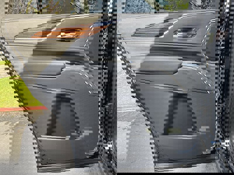 Used 2021 Cadillac Escalade Premium Luxury w/ LPO, Illumination Package image 32