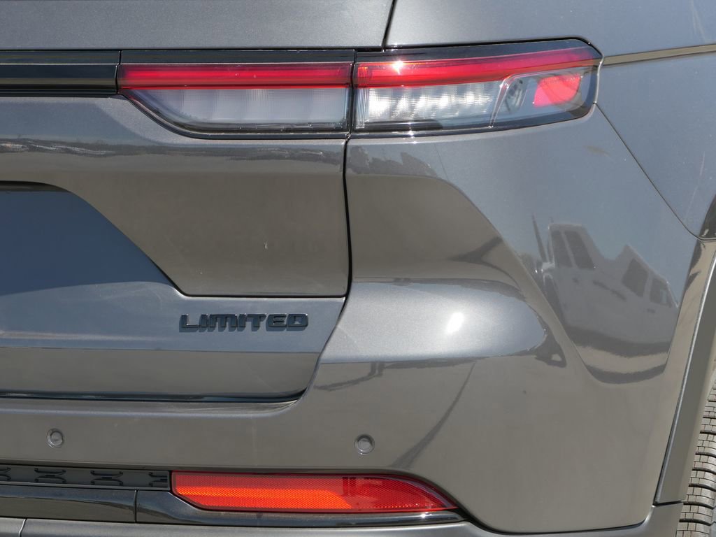 New 2025 Jeep Grand Cherokee Limited w/ Black Appearance Package image 4