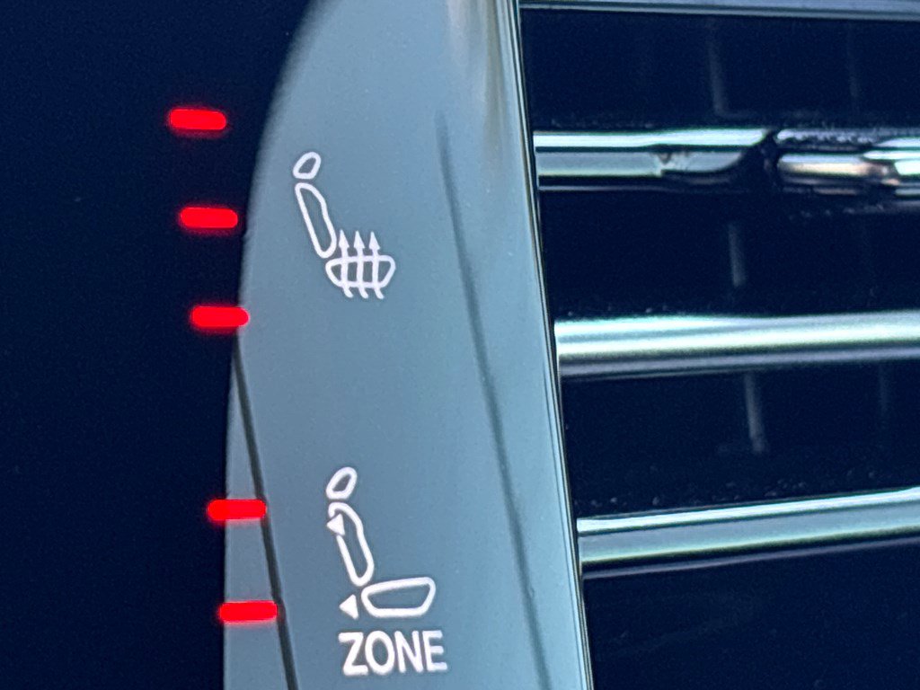 Used 2024 Jeep Wagoneer w/ Premium Group I image 9