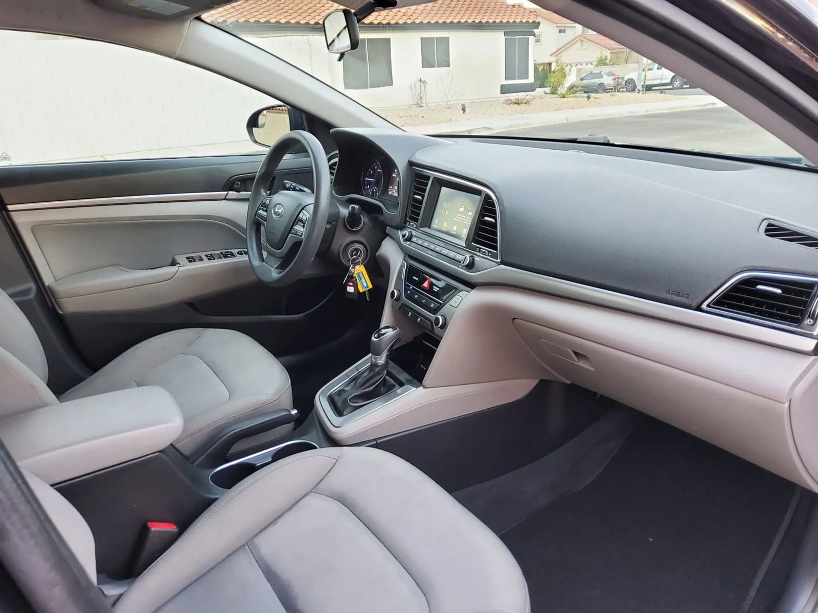 Used 2017 Hyundai Elantra SE image 3