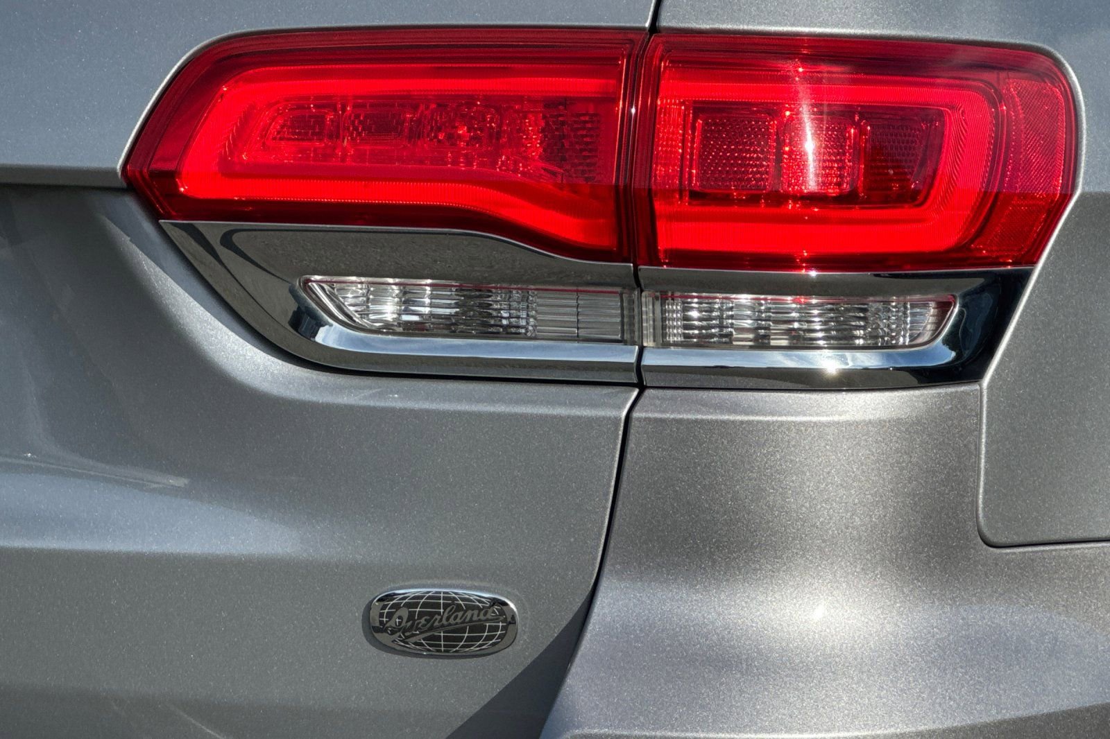 Used 2017 Jeep Grand Cherokee Overland image 12