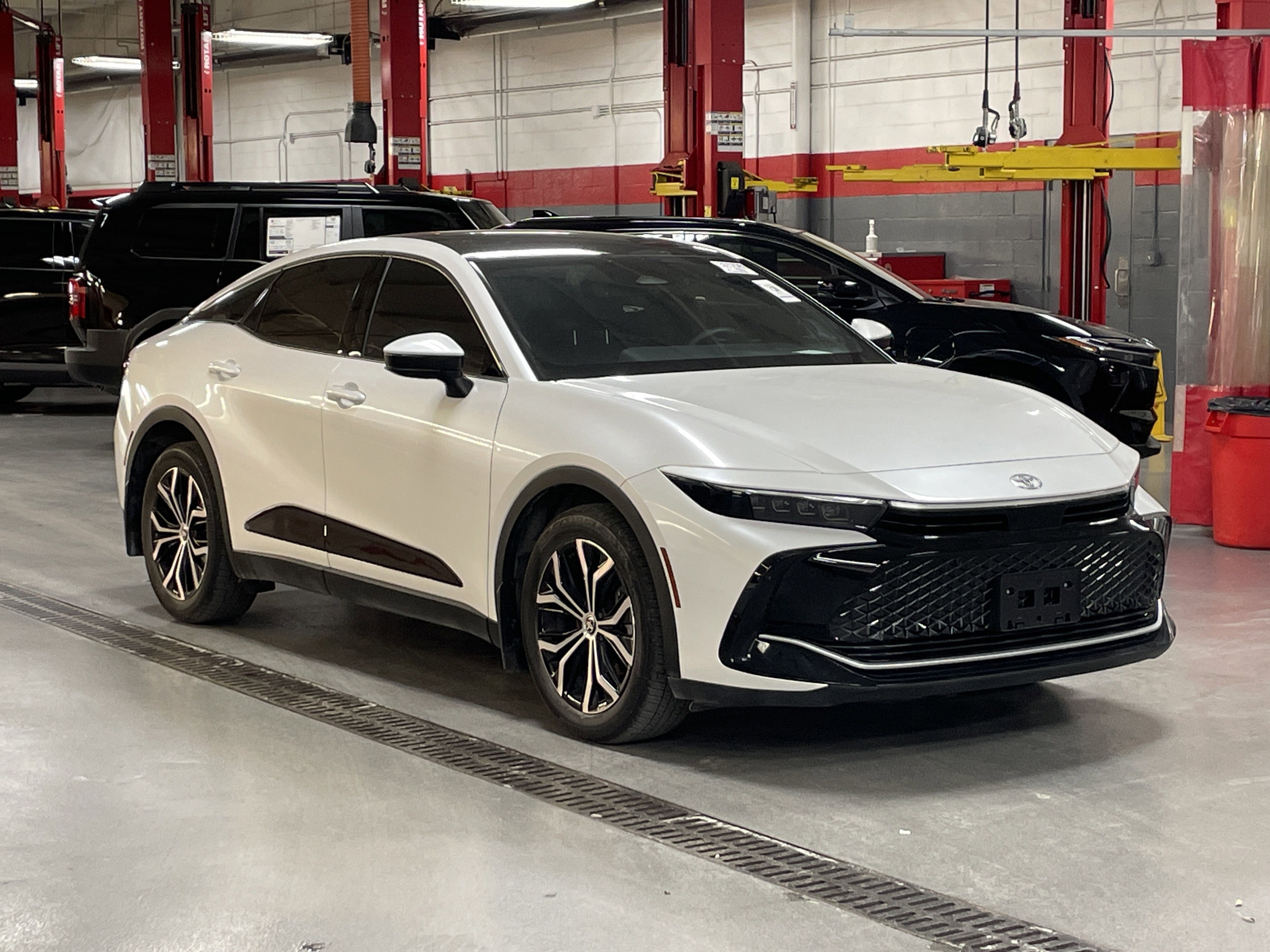 Used 2023 Toyota Crown Limited image 38