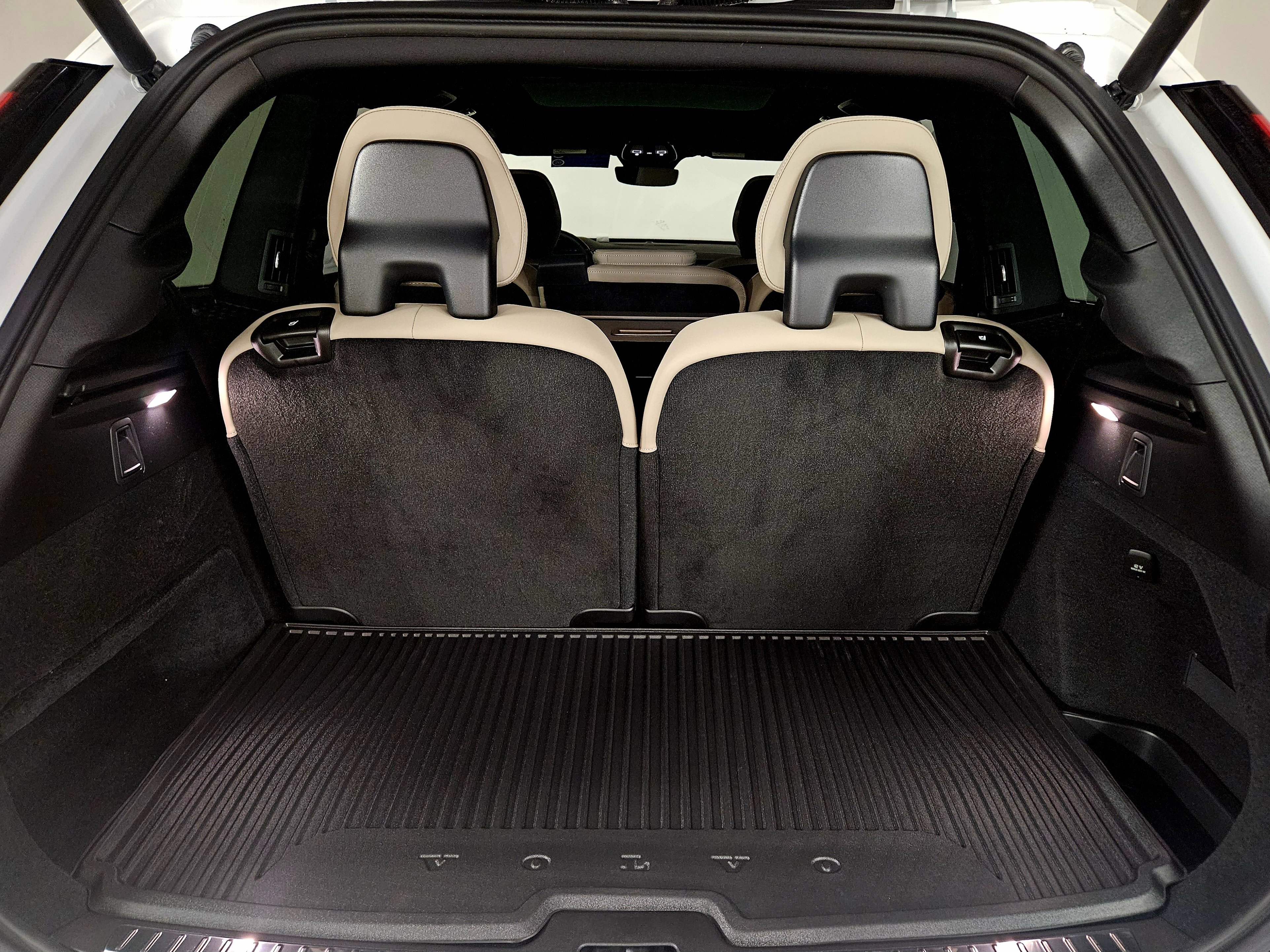 New 2026 Volvo XC90 B6 Plus w/ Protection Package AWD/4WD image 17