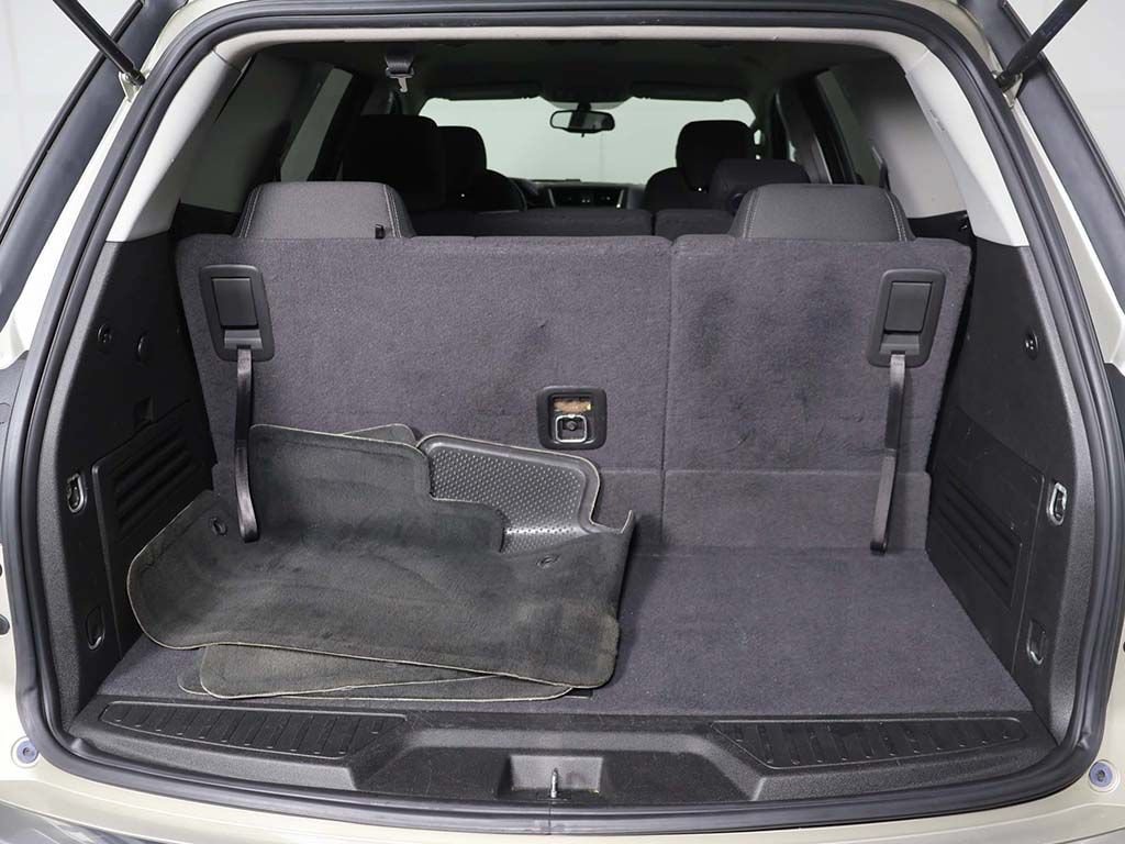 Used 2016 GMC Acadia SLE FWD image 13