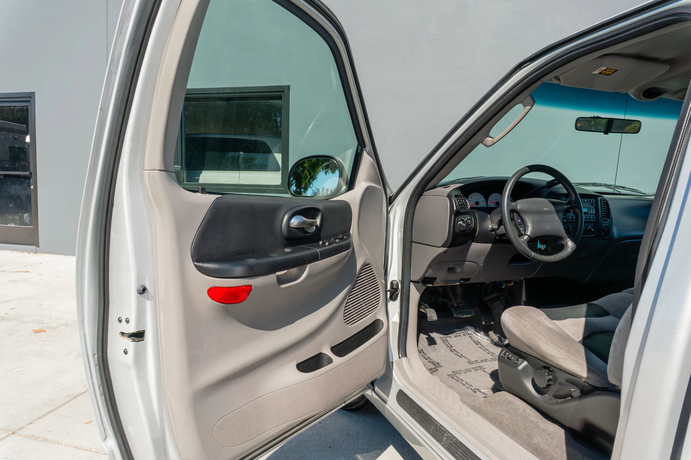 Used 2004 Ford F150 Lightning RWD image 59