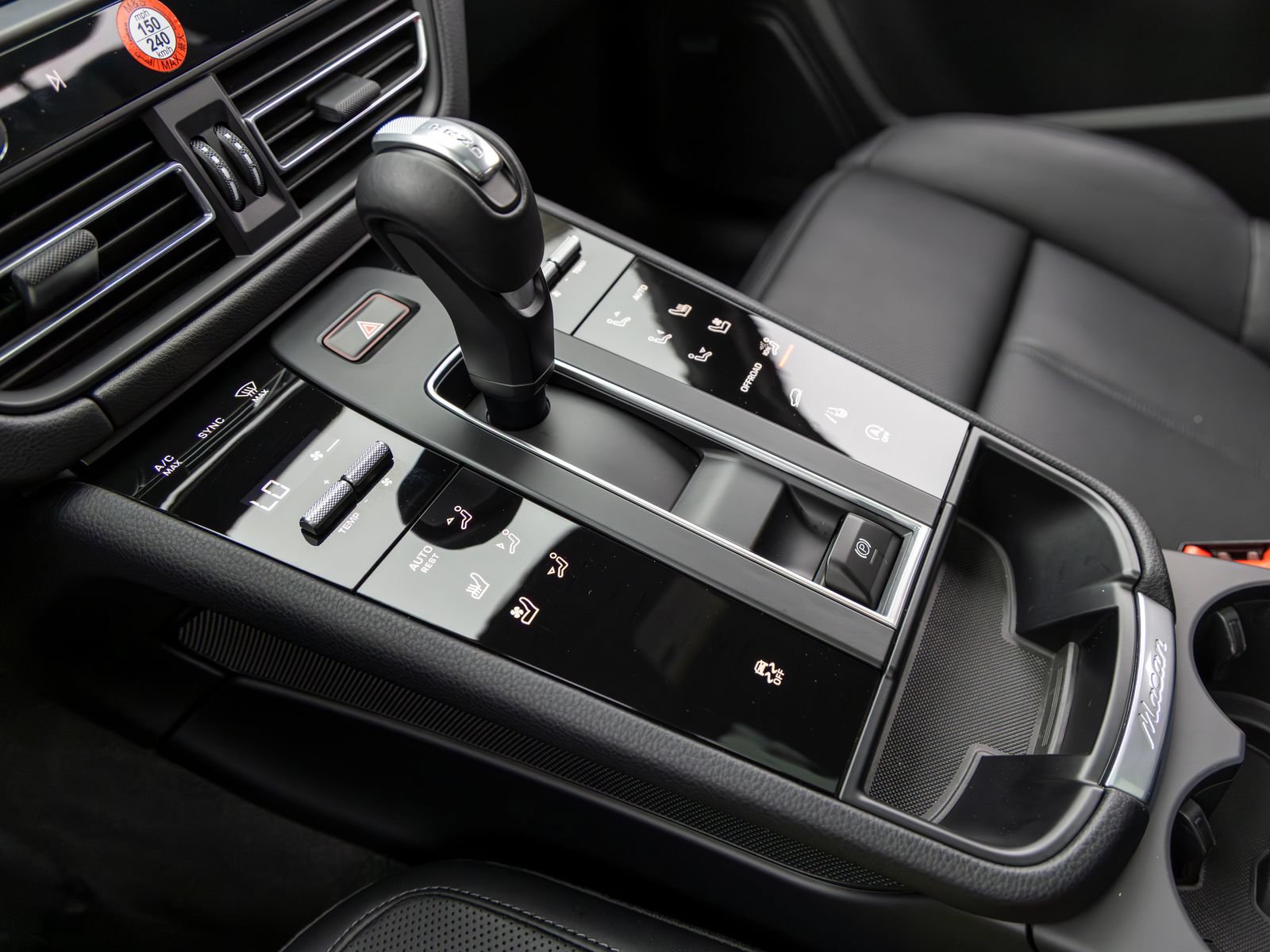 Certified 2026 Porsche Macan AWD/4WD image 39