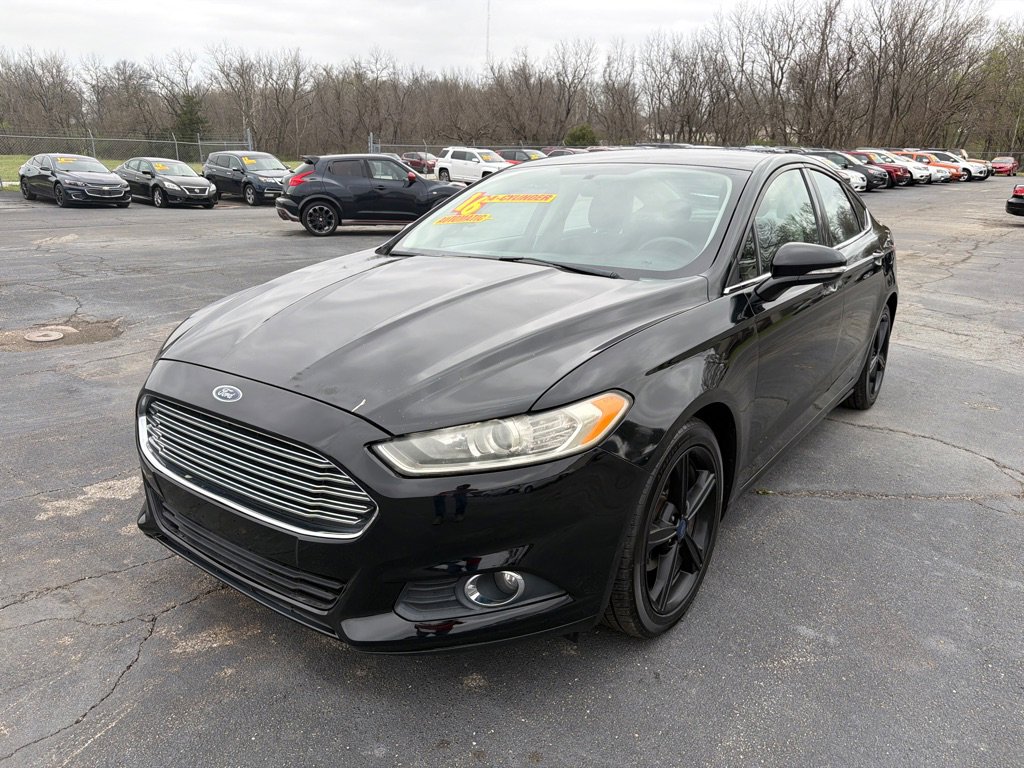 Used 2016 Ford Fusion SE image 2