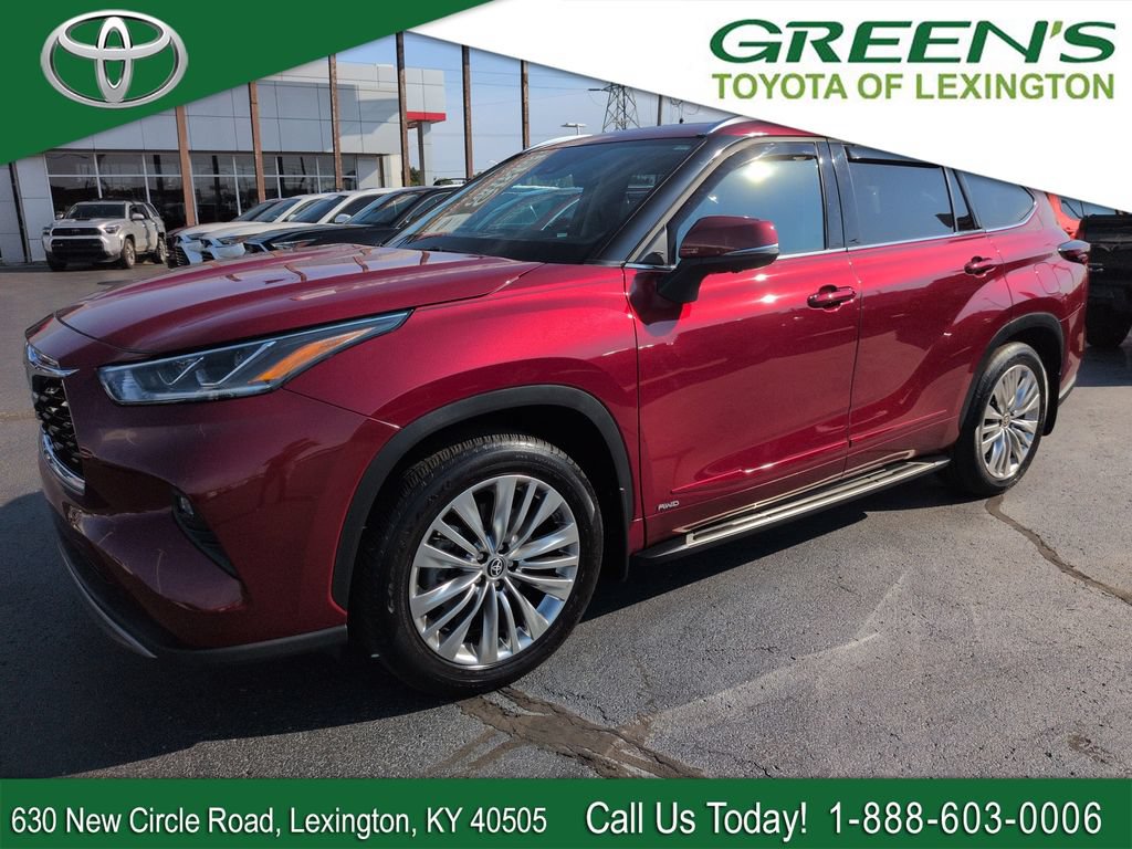 Certified 2025 Toyota Highlander Platinum AWD/4WD image 1