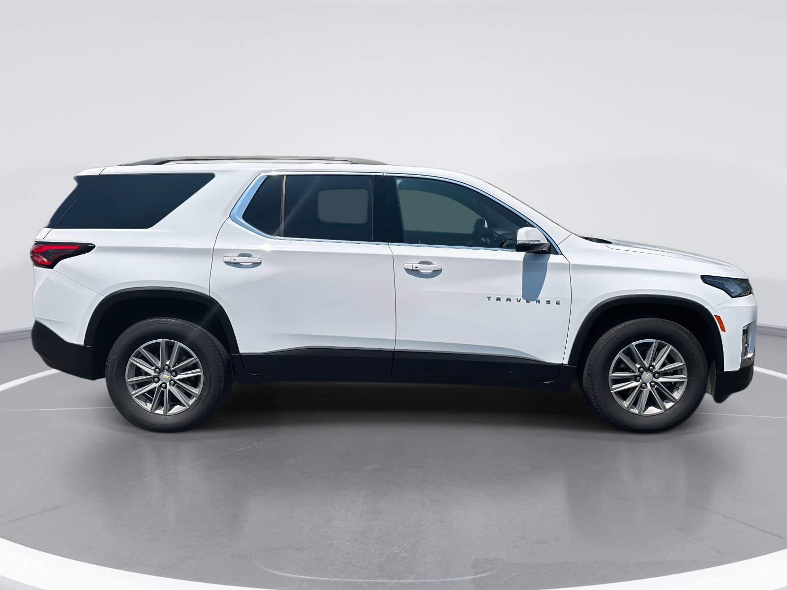 Used 2023 Chevrolet Traverse LT image 4