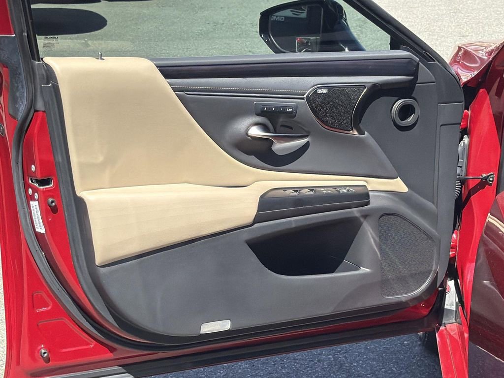 Used 2021 Lexus ES 300h Ultra Luxury w/ Accessory Package 2 image 19