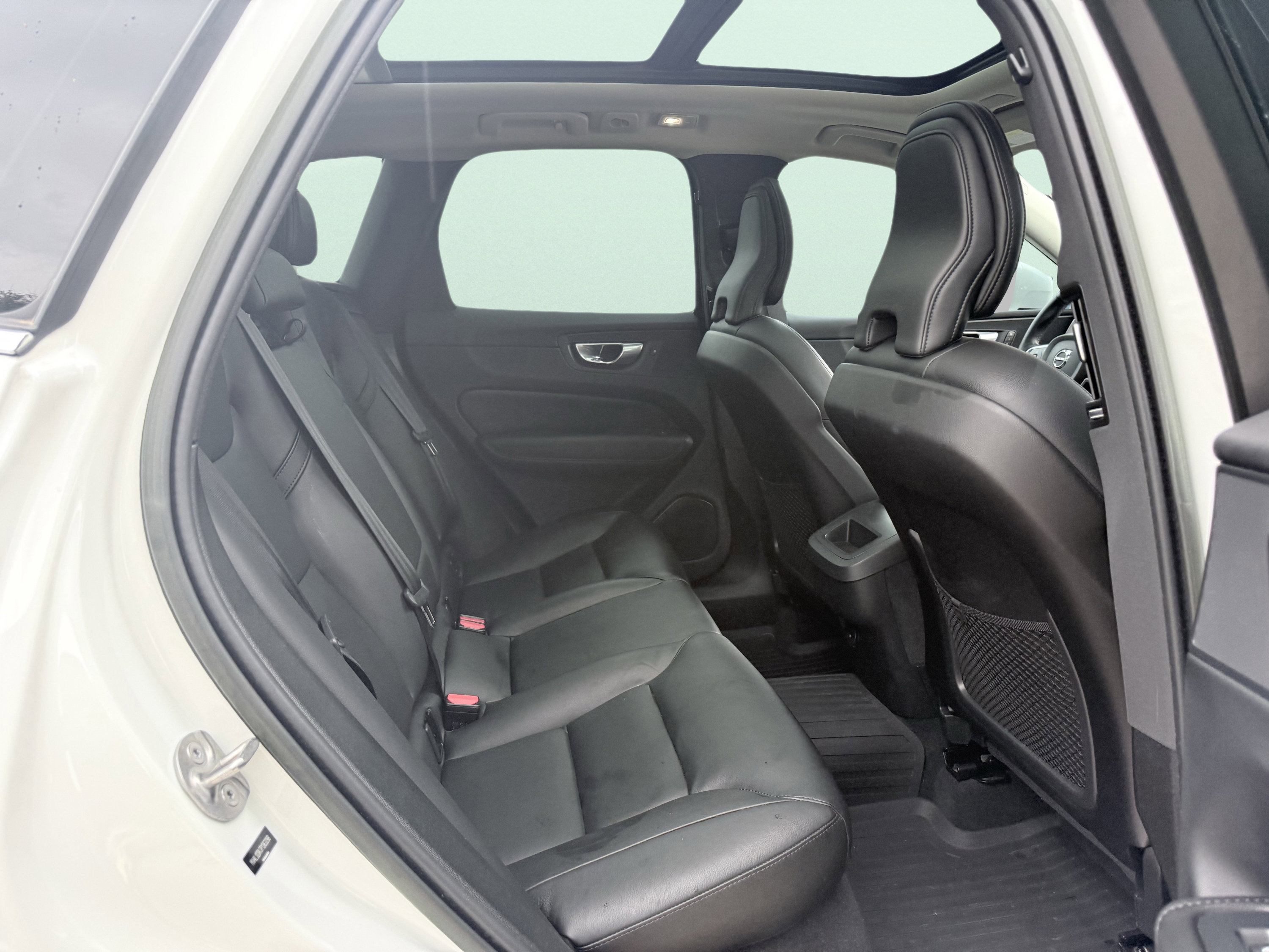 Used 2023 Volvo XC60 B5 Core image 41