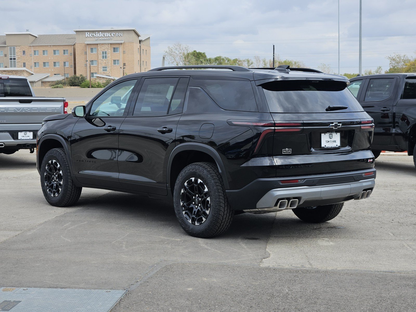 New 2027 Chevrolet Traverse Z71 w/ Driver Confidence Package AWD/4WD image 3