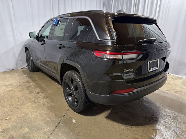 New 2026 Jeep Grand Cherokee Limited w/ Limited Altitude Package image 4