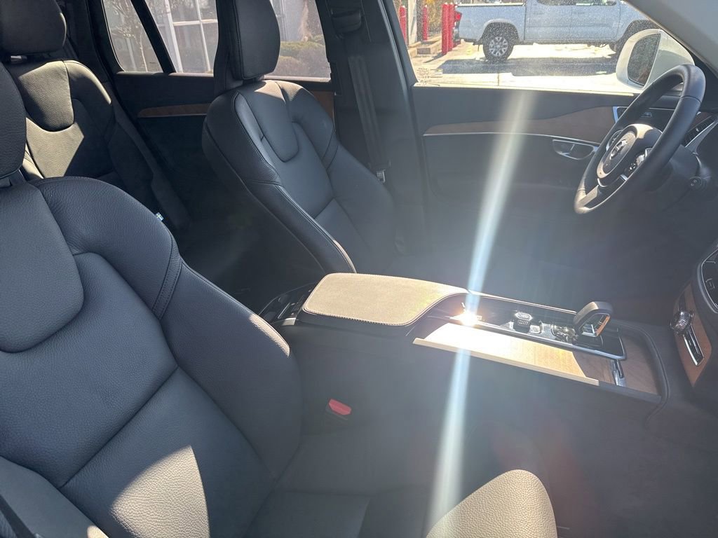 Used 2025 Volvo XC90 B5 Plus w/ Protection Package Premier image 28