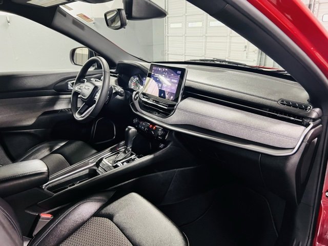 Used 2024 Jeep Compass Latitude image 29