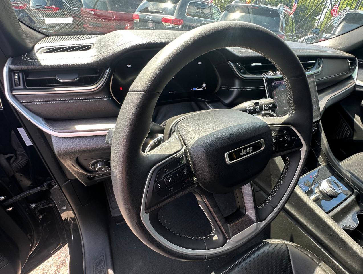 Used 2024 Jeep Grand Cherokee L Limited w/ Luxury Tech Group II AWD/4WD image 9