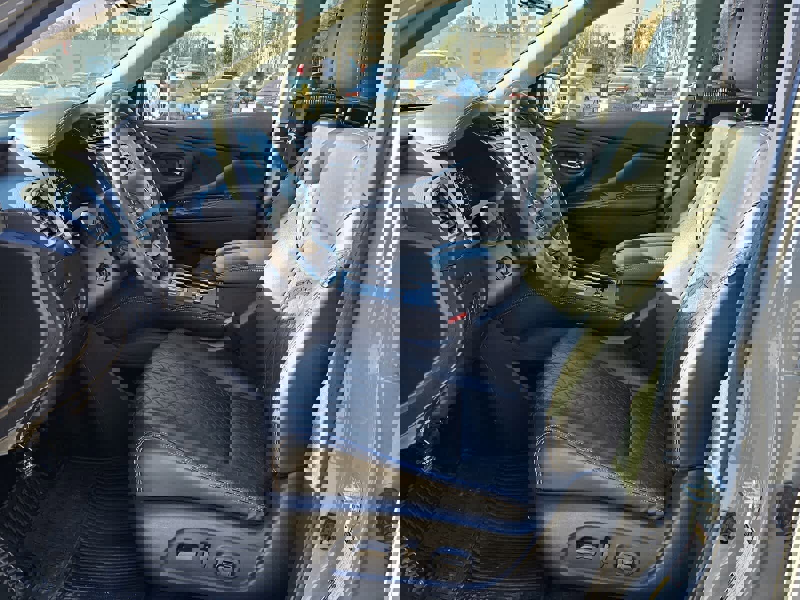 Used 2023 Nissan Murano Platinum w/ Cargo Package image 3