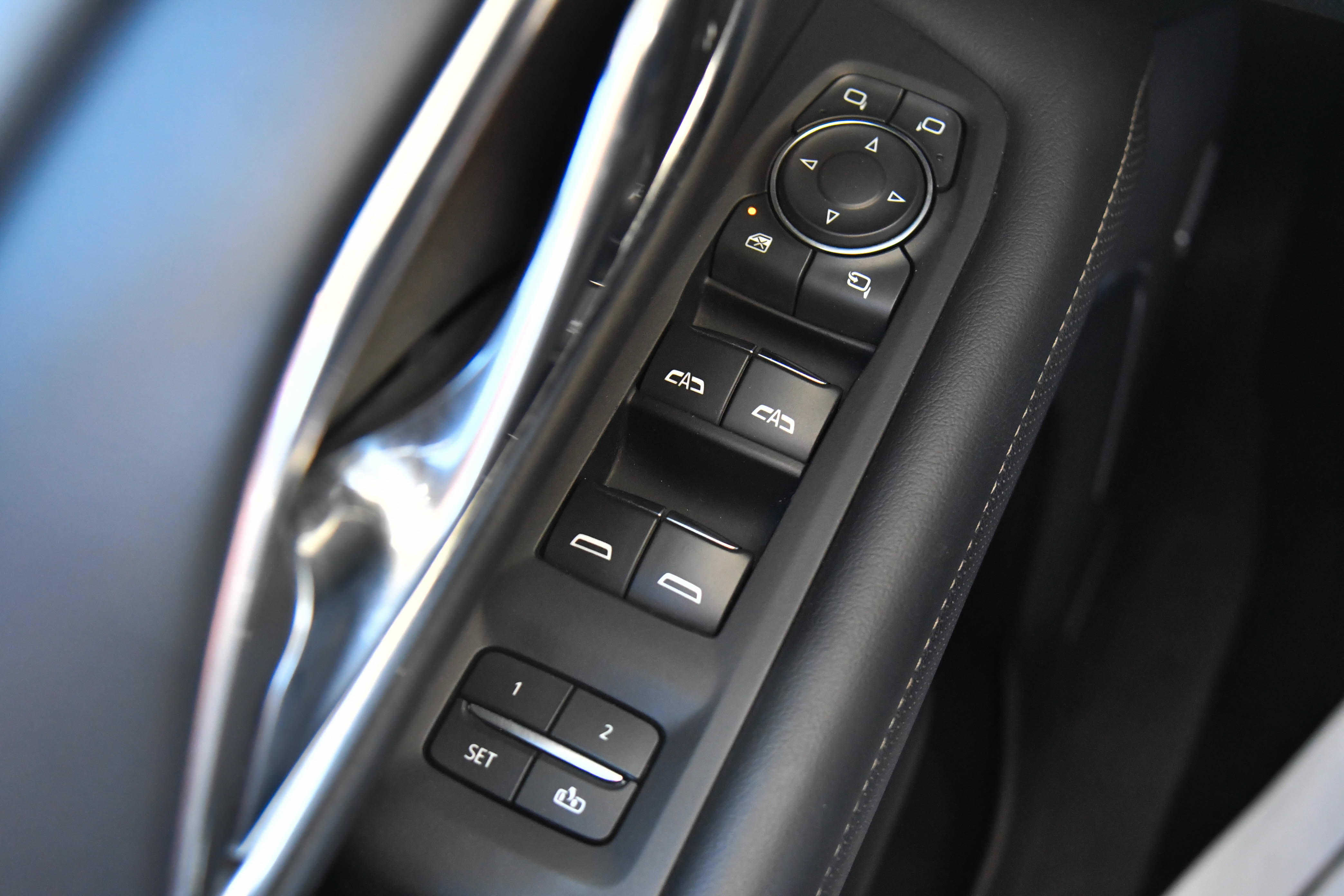 Used 2023 Chevrolet Suburban Premier RWD image 37