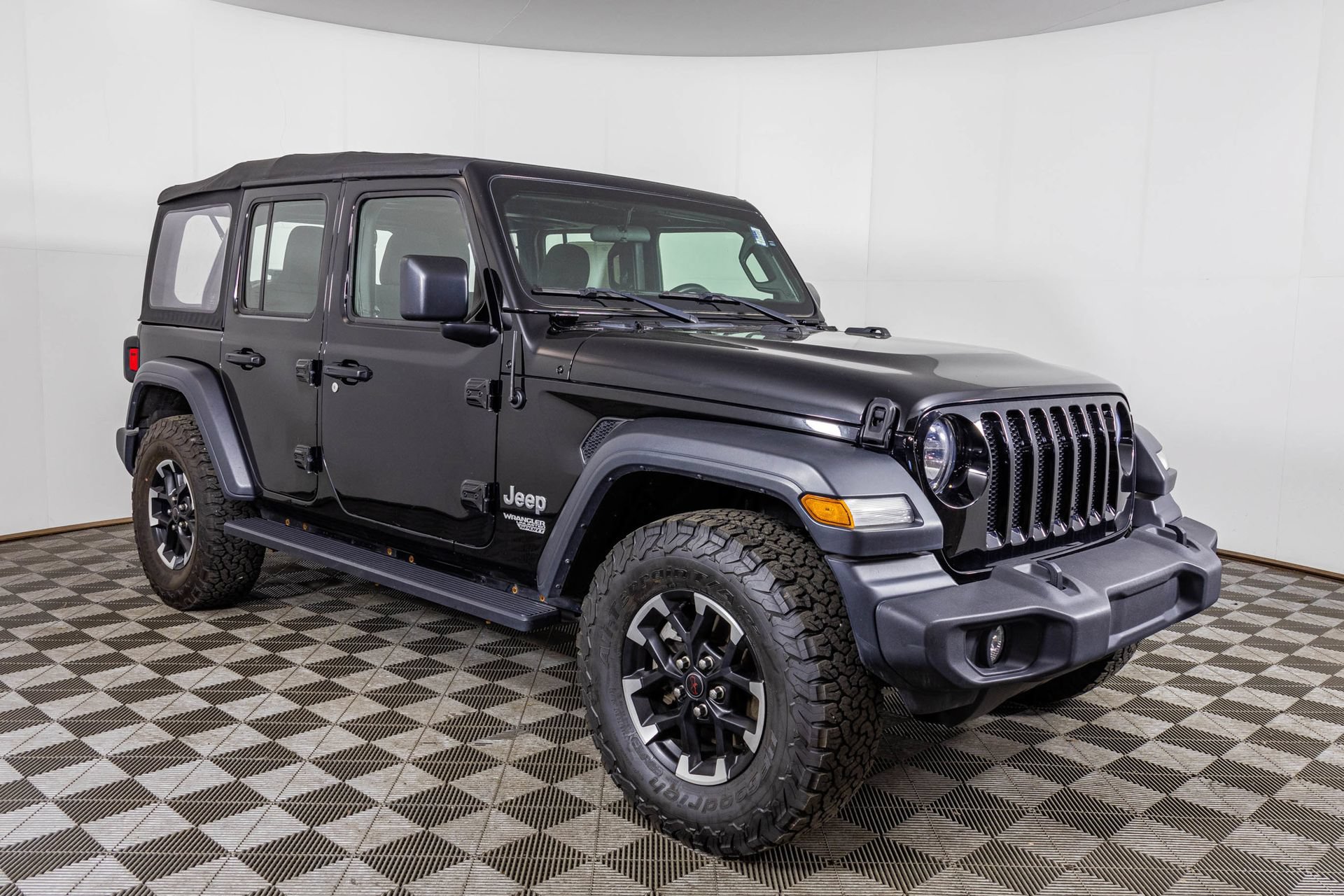 Used 2018 Jeep Wrangler Unlimited Sport AWD/4WD image 10