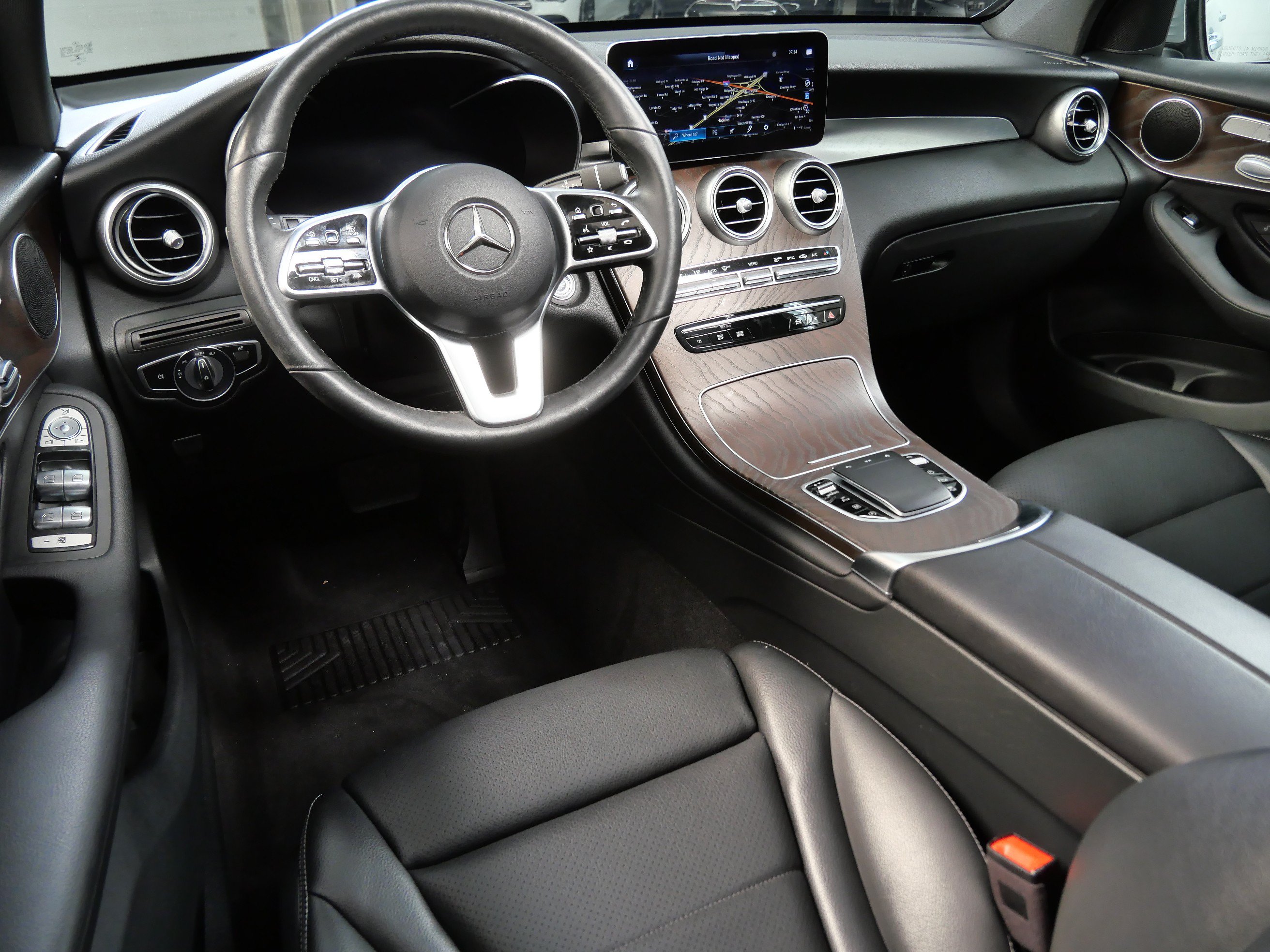 Certified 2021 Mercedes-Benz GLC 300 4MATIC image 2