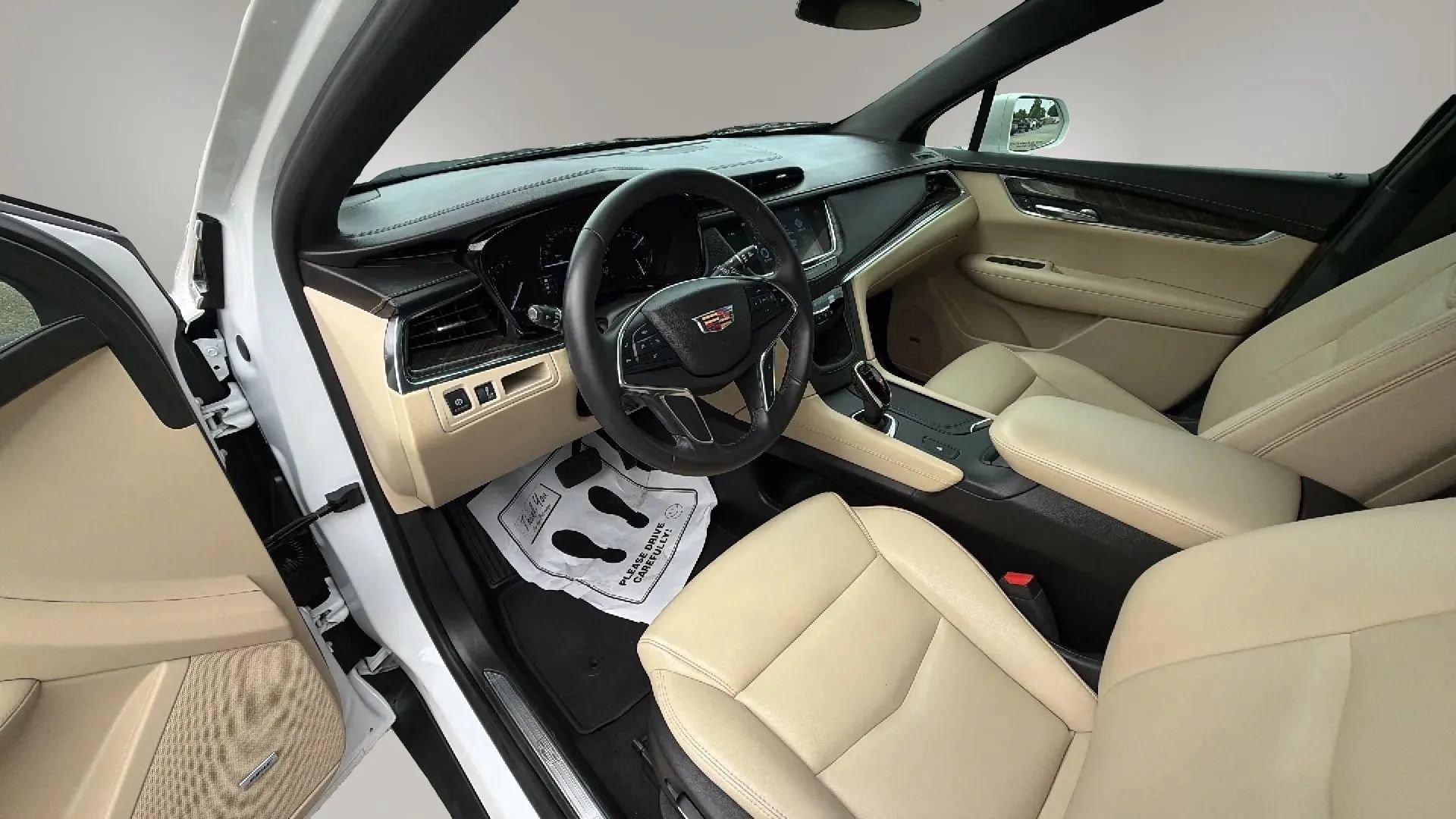 Used 2017 Cadillac XT5 FWD w/ LPO, Wheel Lock Package image 13