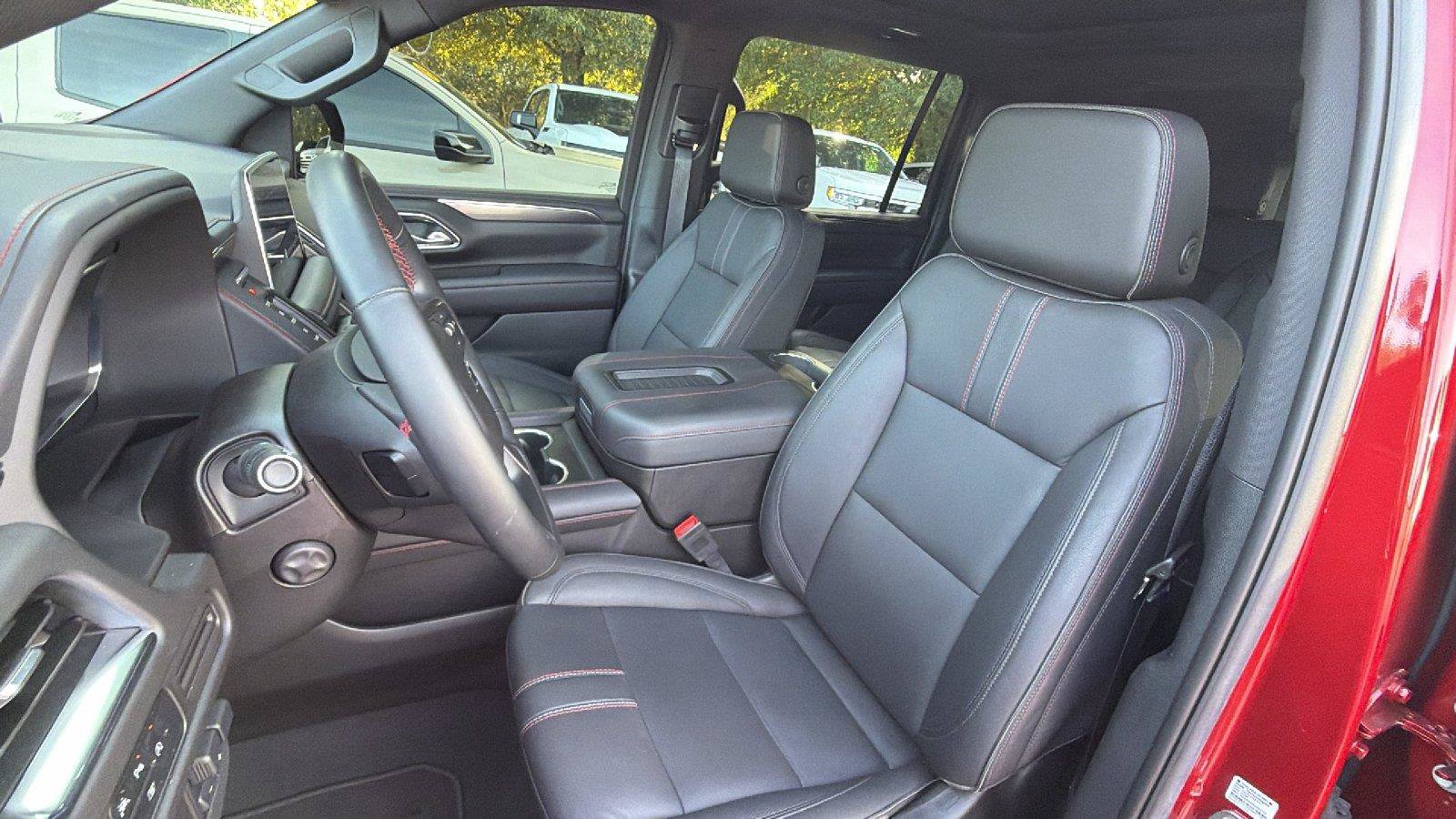 Used 2023 Chevrolet Suburban RST w/ Luxury Package AWD/4WD image 5