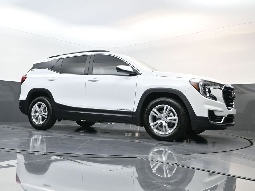 Used 2023 GMC Terrain SLE w/ Driver Convenience Package image 13