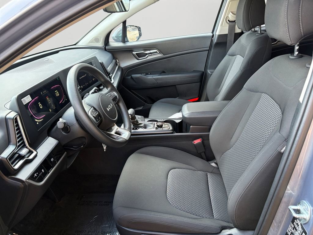 Used 2025 Kia Sportage LX image 18
