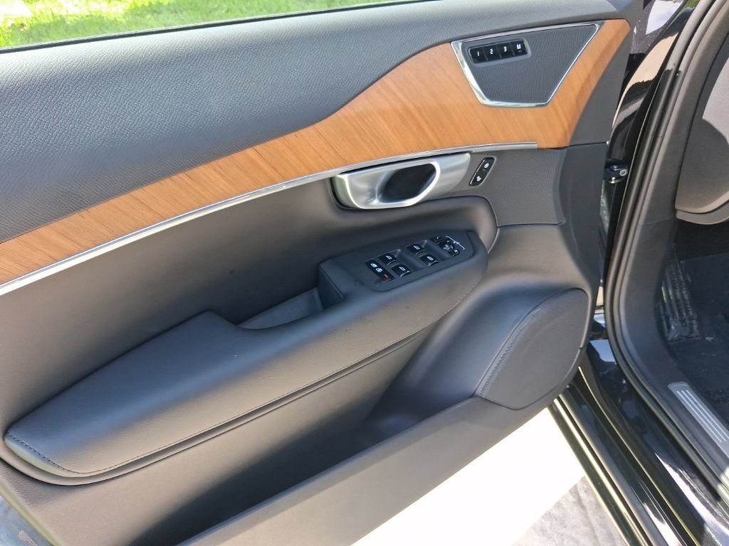 Certified 2024 Volvo XC90 B5 Plus w/ Protection Package Premier AWD/4WD image 15