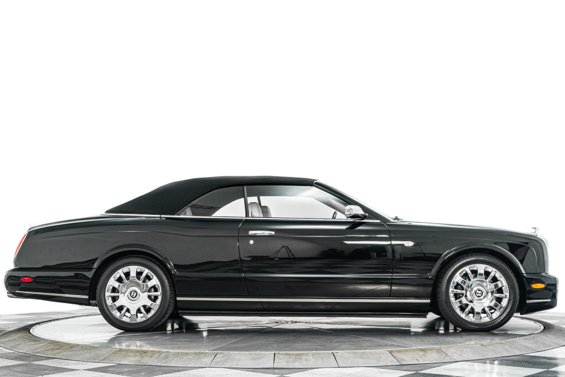 Used 2009 Bentley Azure RWD image 18